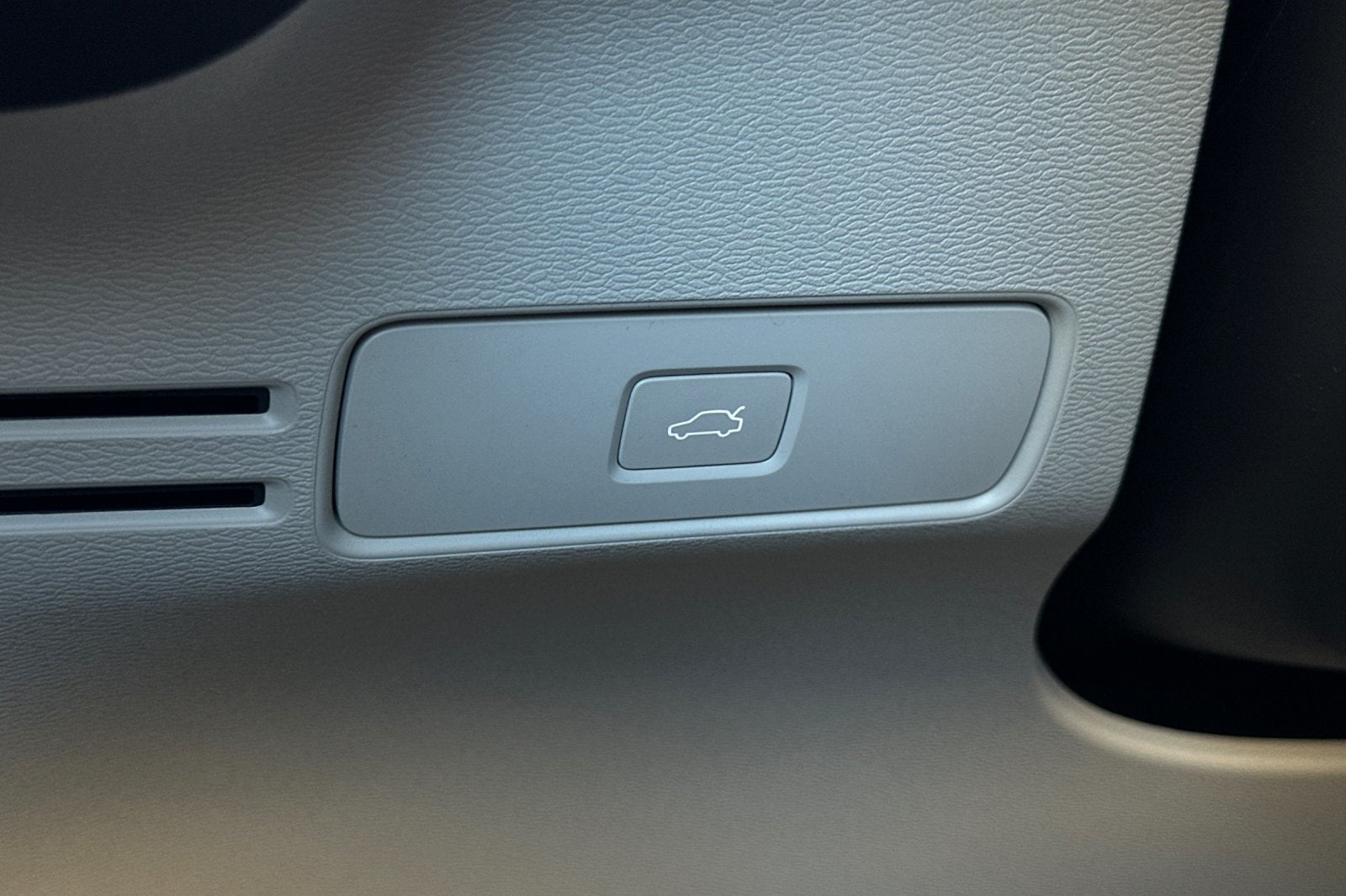 2026 Volvo XC40 B5 Ultra