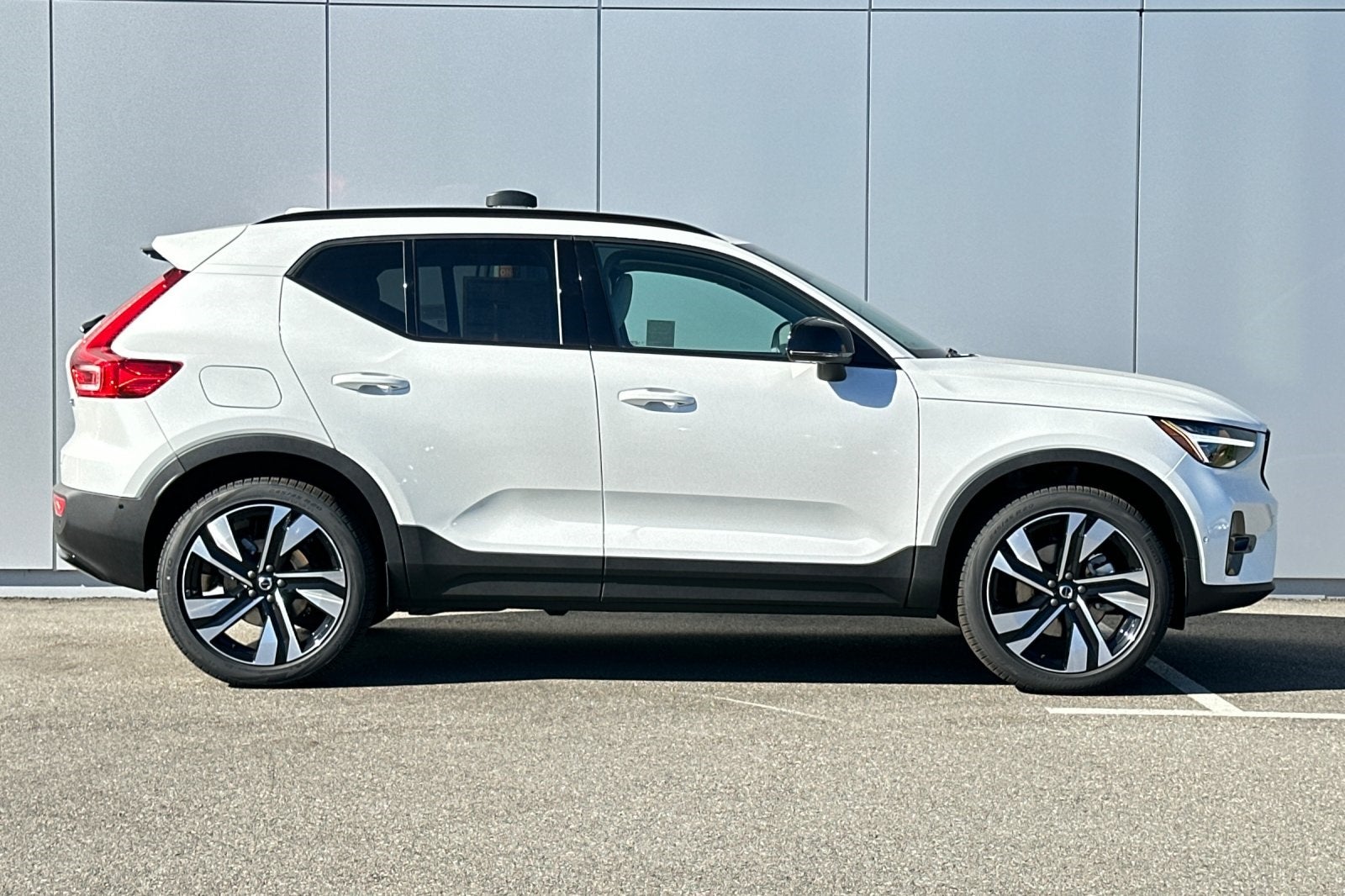 2026 Volvo XC40 B5 Ultra