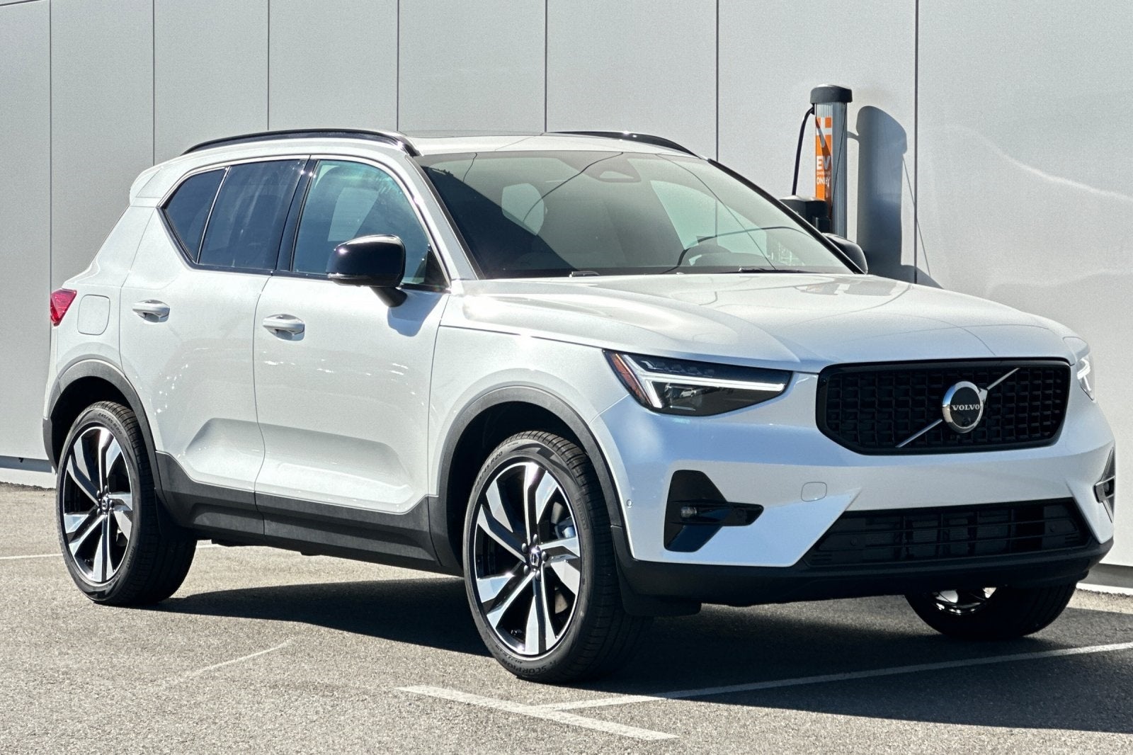 2026 Volvo XC40 B5 Ultra