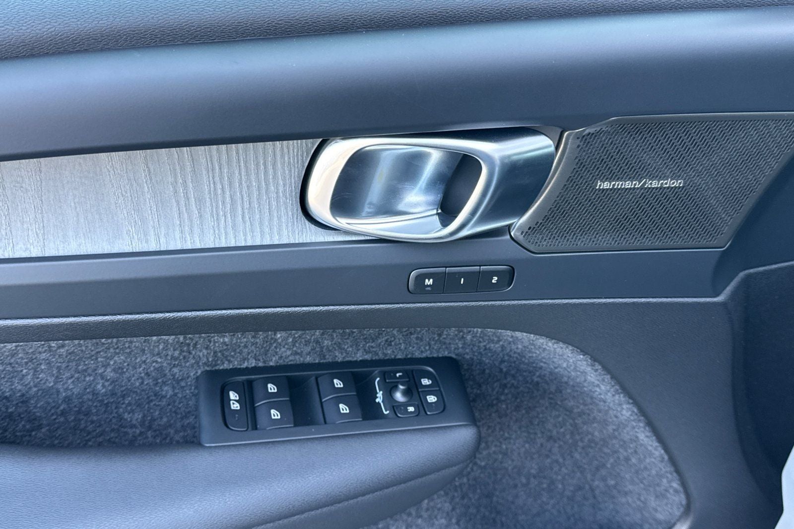 2026 Volvo XC40 B5 Ultra