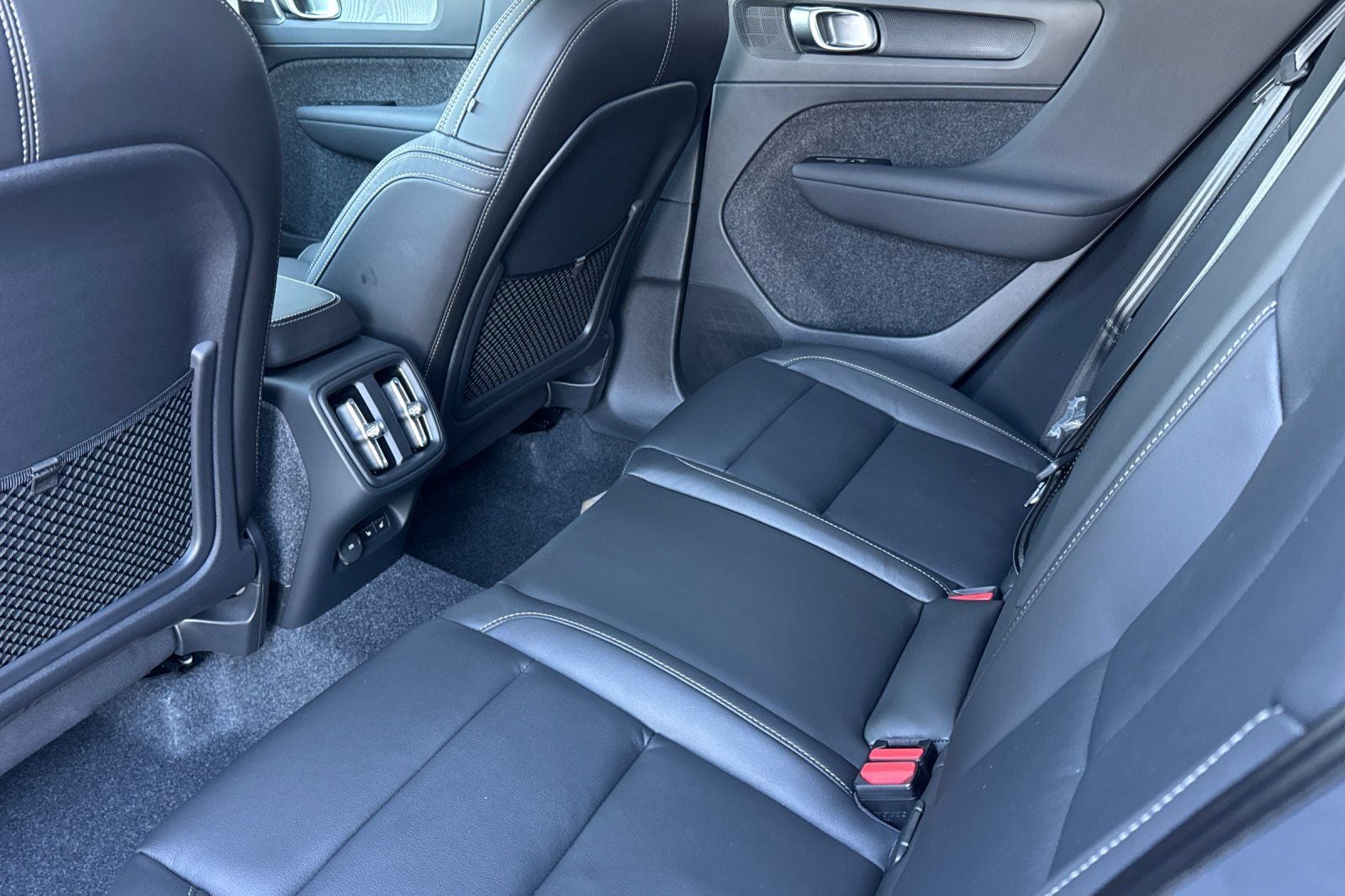 2026 Volvo XC40 B5 Ultra
