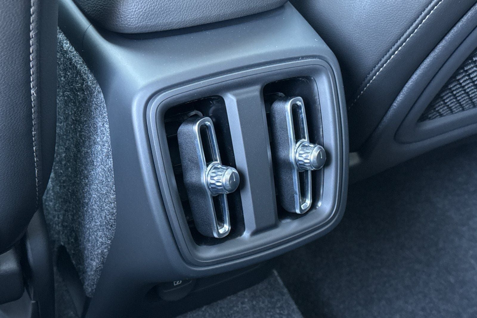 2026 Volvo XC40 B5 Ultra