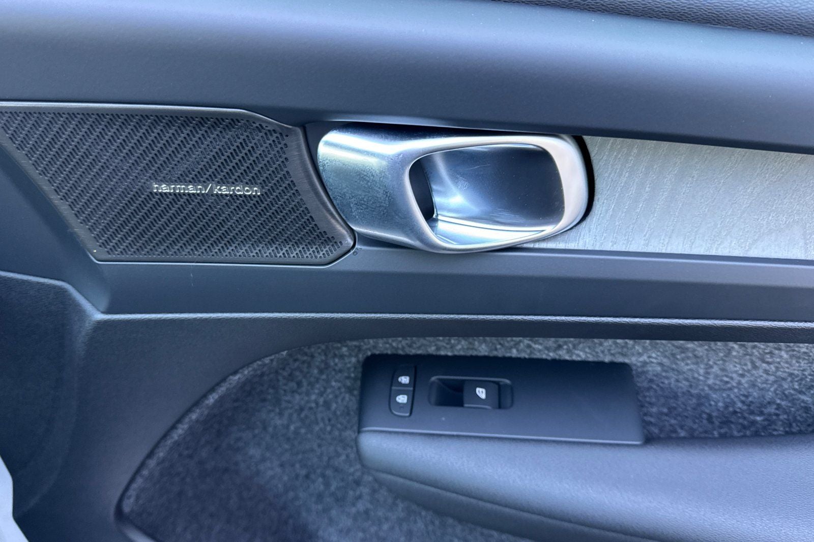 2026 Volvo XC40 B5 Ultra