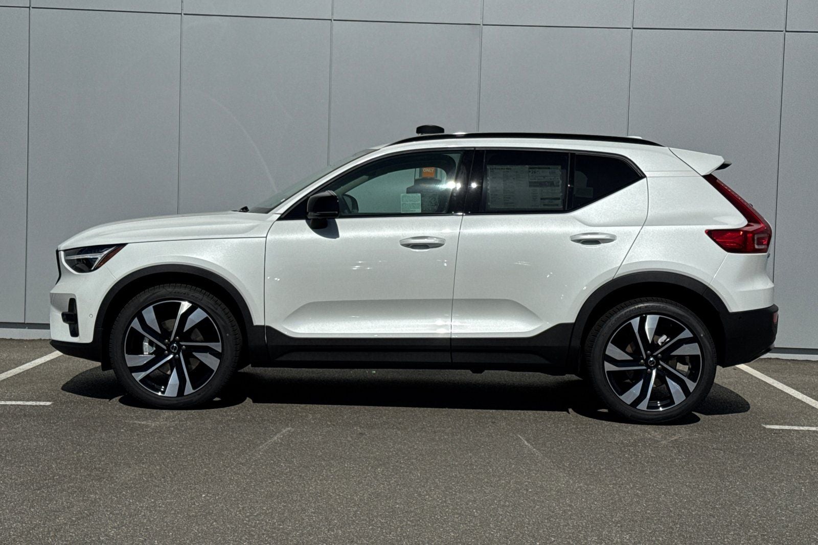 2026 Volvo XC40 B5 Ultra