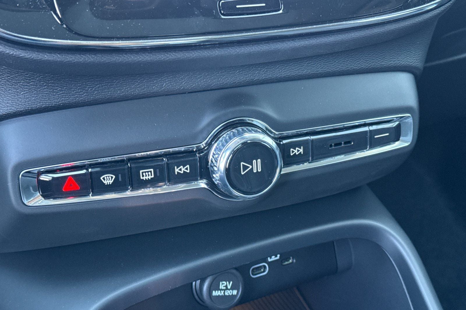 2026 Volvo XC40 B5 Ultra