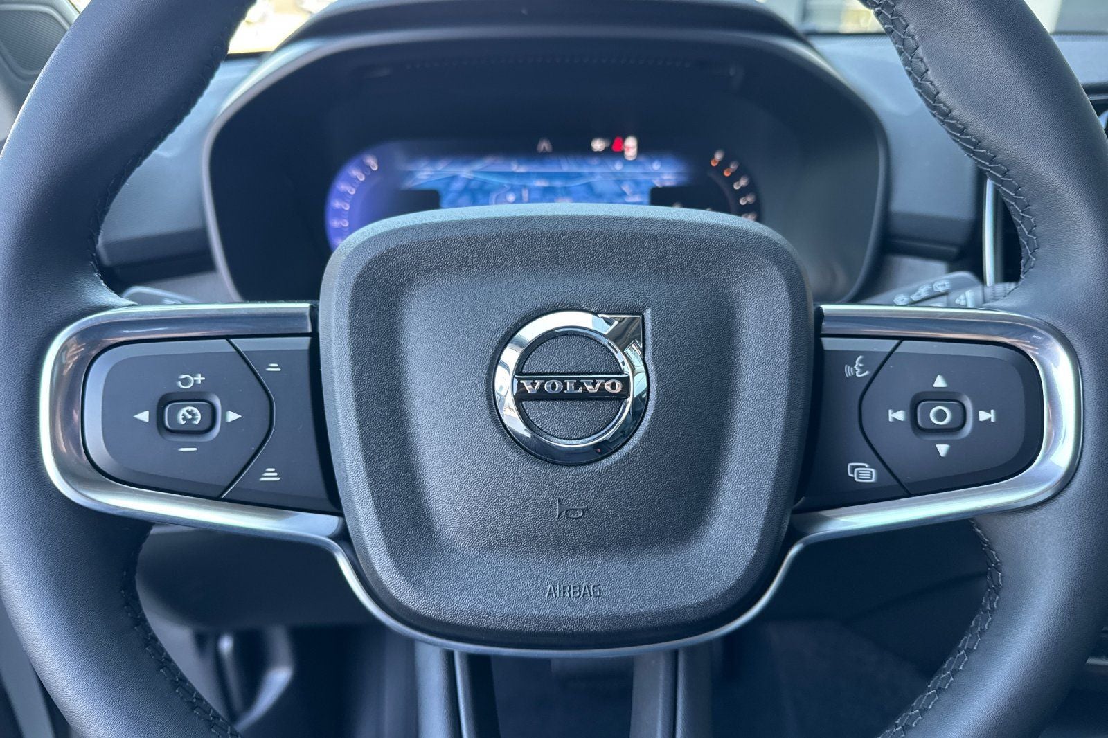 2026 Volvo XC40 B5 Ultra
