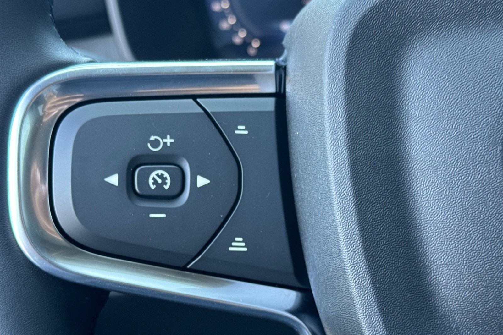 2026 Volvo XC40 B5 Ultra
