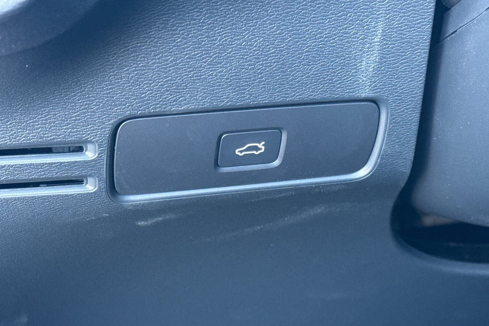 2026 Volvo XC40 B5 Ultra