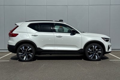 2026 Volvo XC40 B5 Ultra