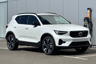 2026 Volvo XC40 B5 Ultra
