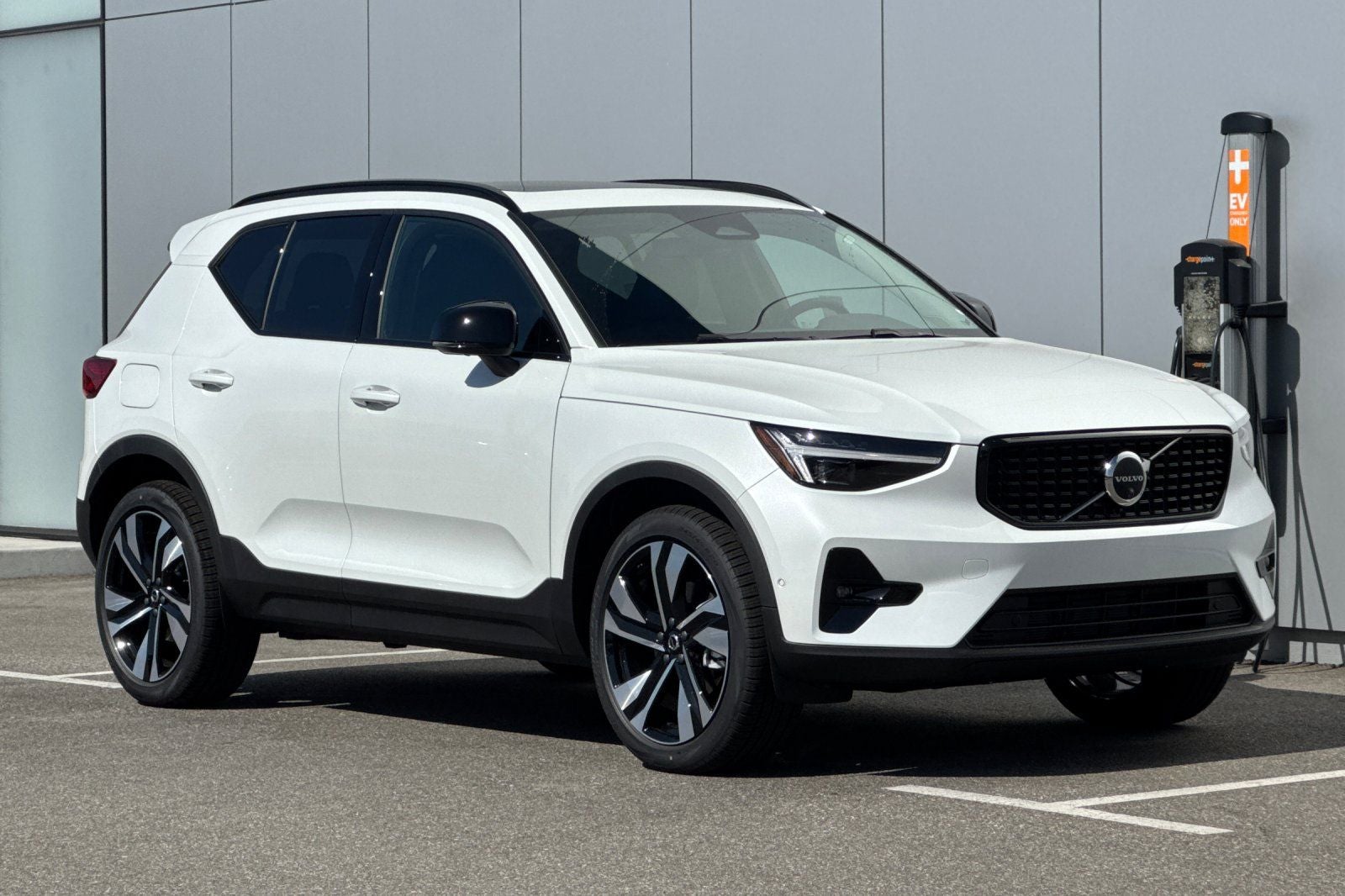 2026 Volvo XC40 B5 Ultra