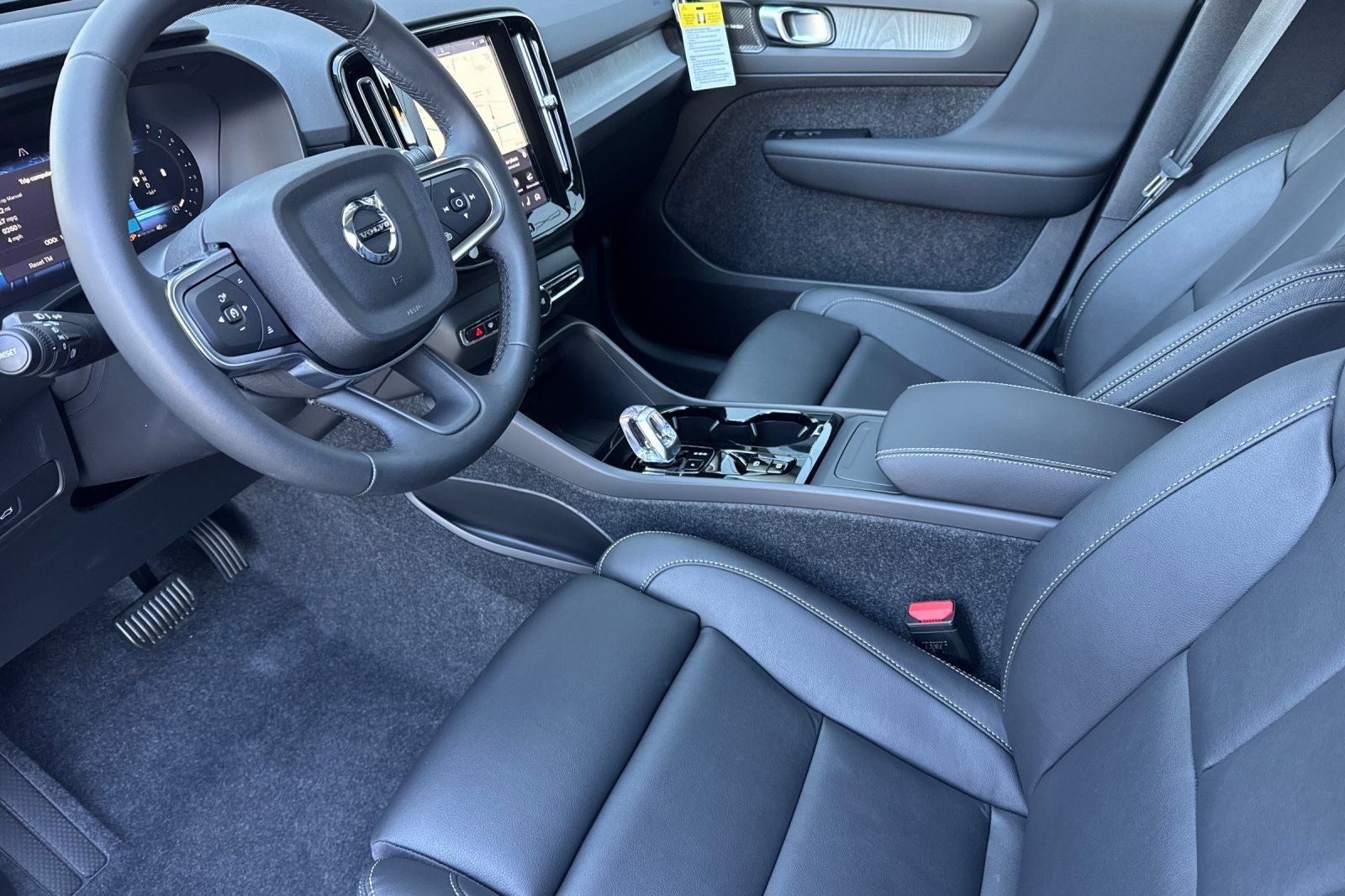 2026 Volvo XC40 B5 Ultra