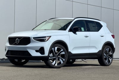 2026 Volvo XC40 B5 Ultra