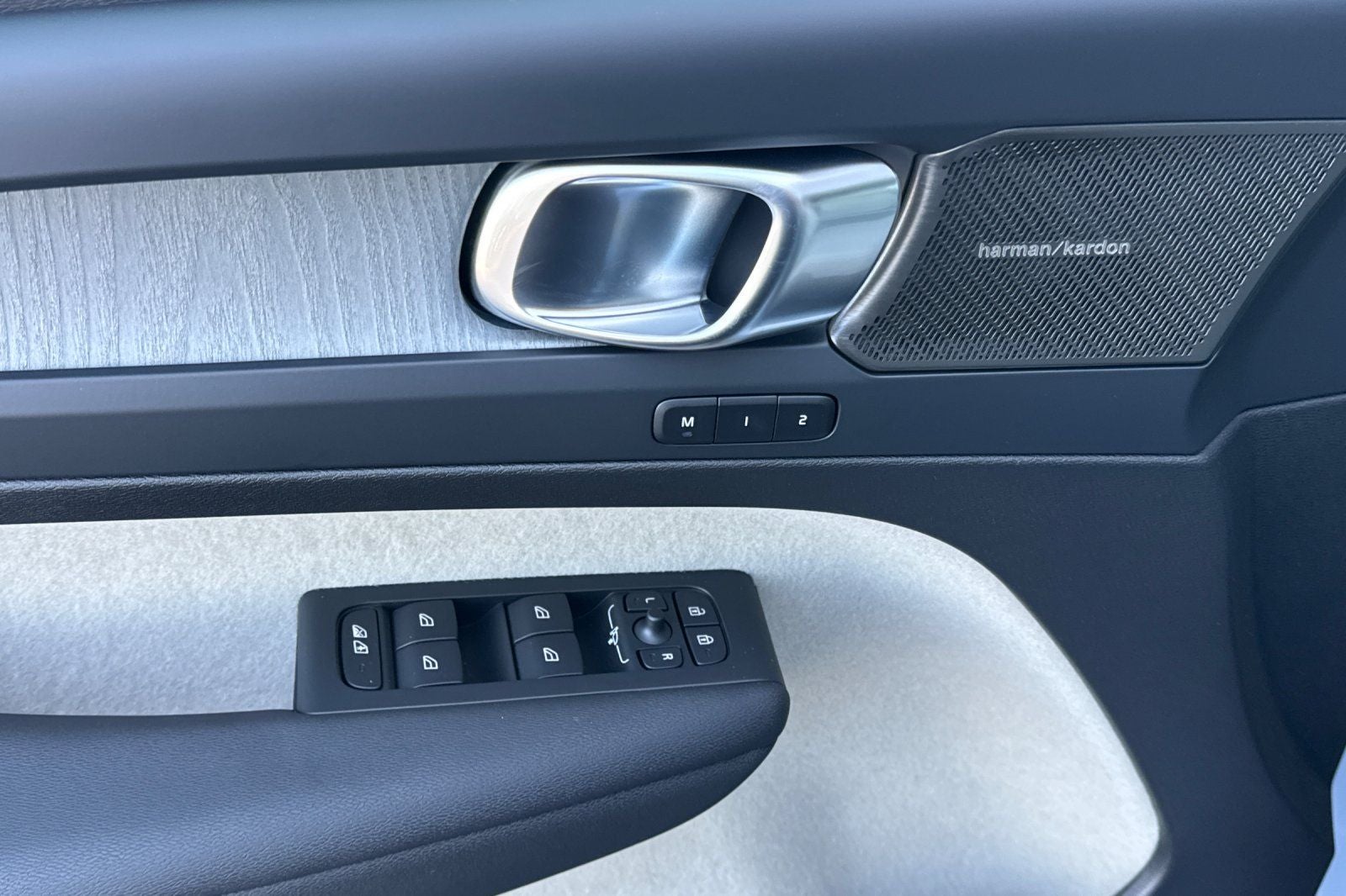 2026 Volvo XC40 B5 Ultra