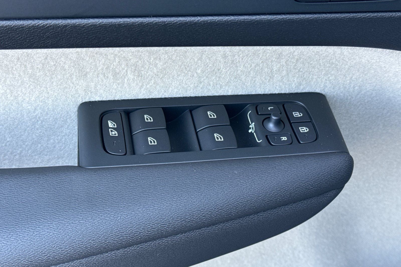 2026 Volvo XC40 B5 Ultra