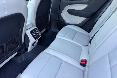 2026 Volvo XC40 B5 Ultra