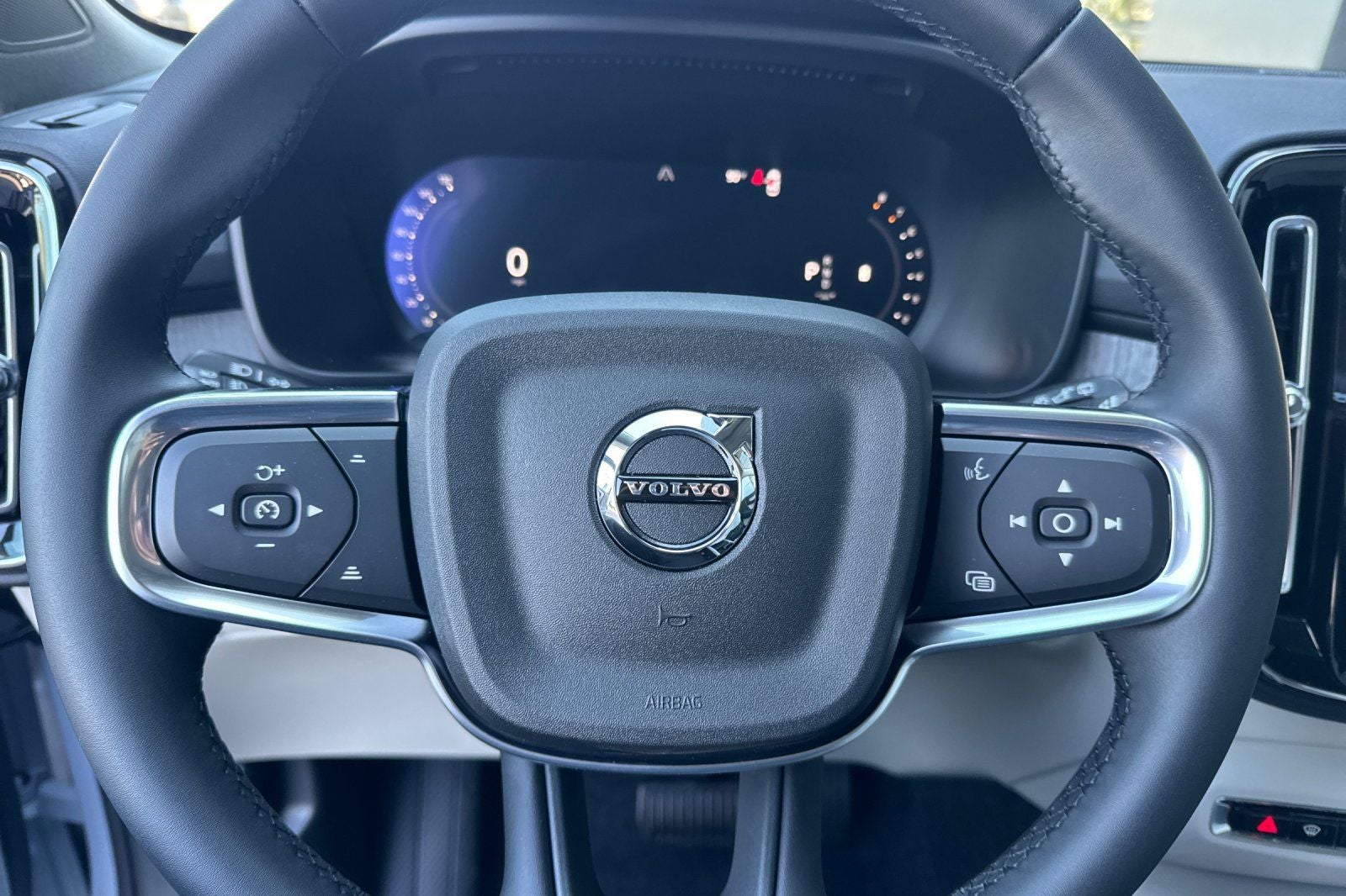 2026 Volvo XC40 B5 Ultra