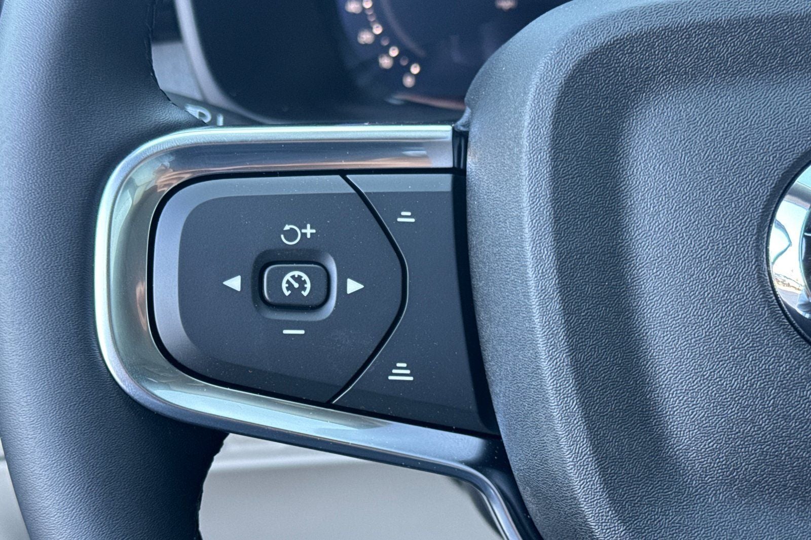 2026 Volvo XC40 B5 Ultra