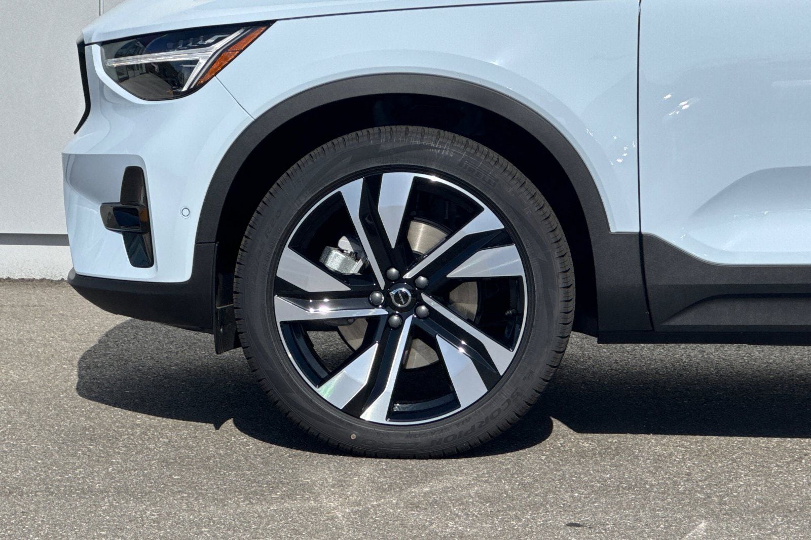 2026 Volvo XC40 B5 Ultra