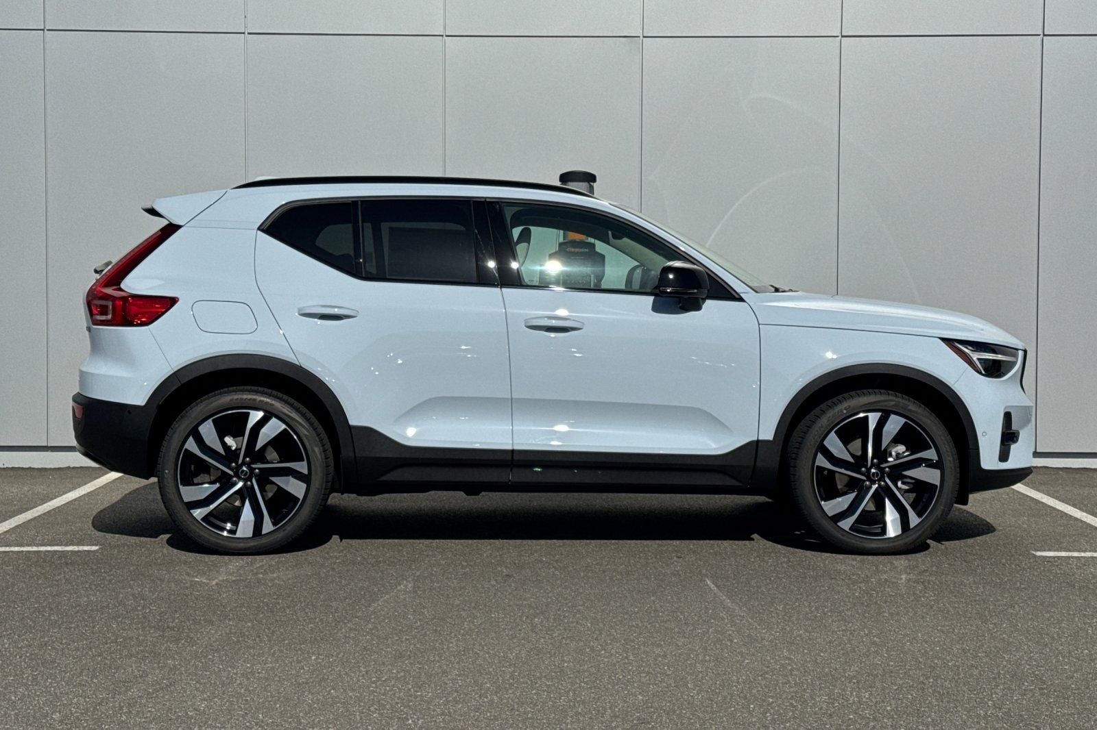 2026 Volvo XC40 B5 Ultra