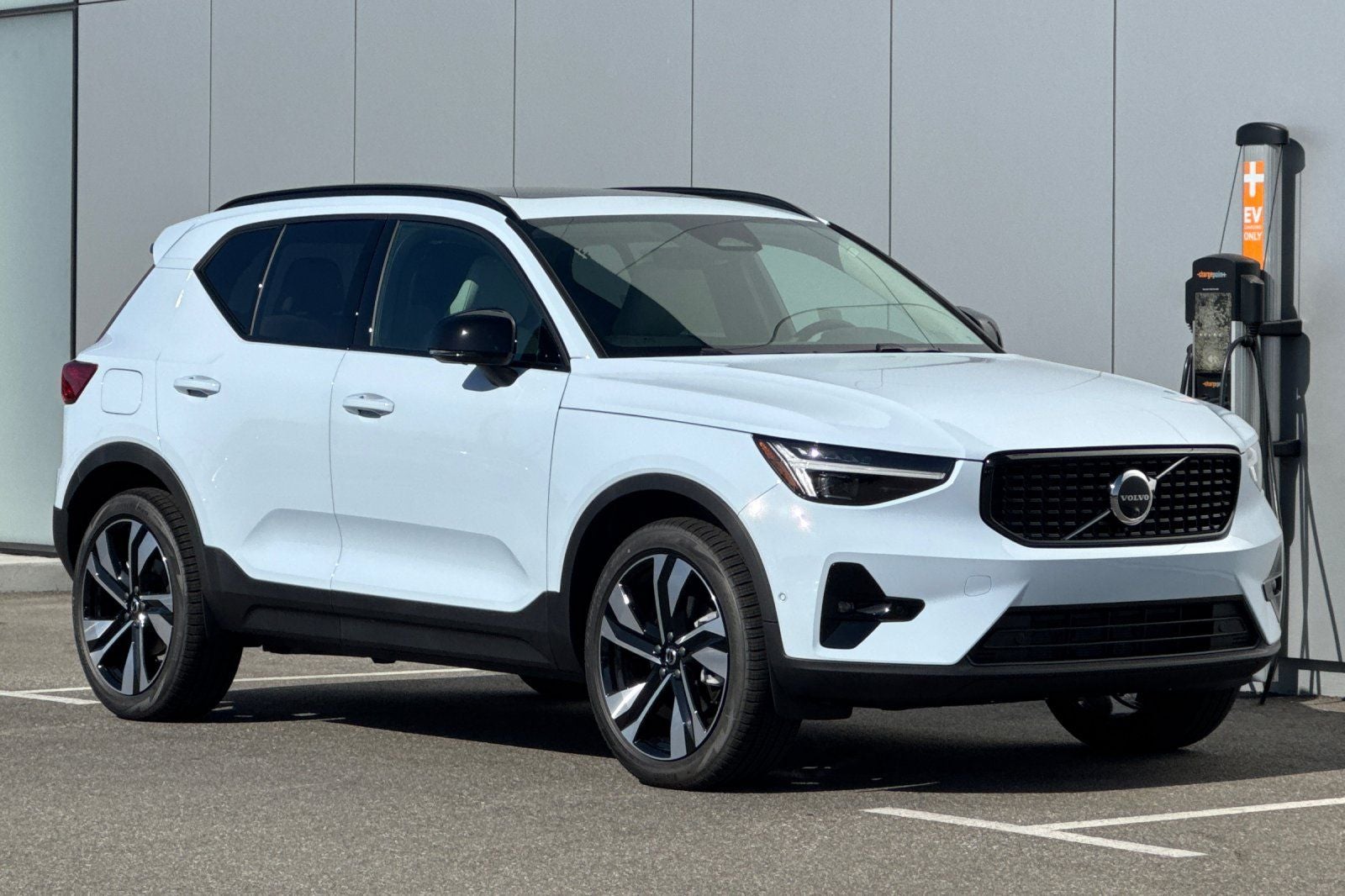 2026 Volvo XC40 B5 Ultra
