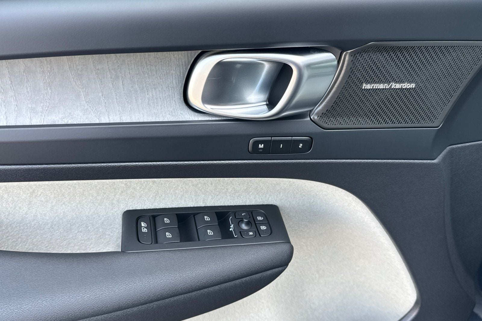 2026 Volvo XC40 B5 Ultra
