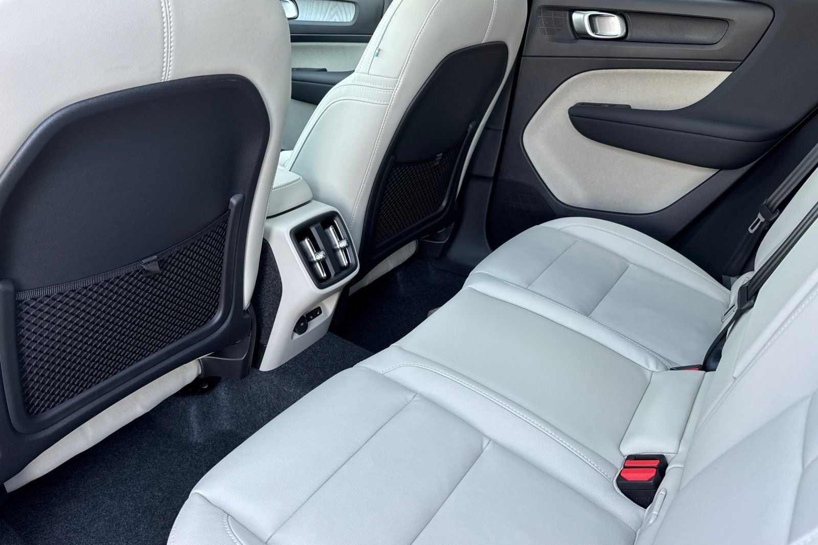 2026 Volvo XC40 B5 Ultra