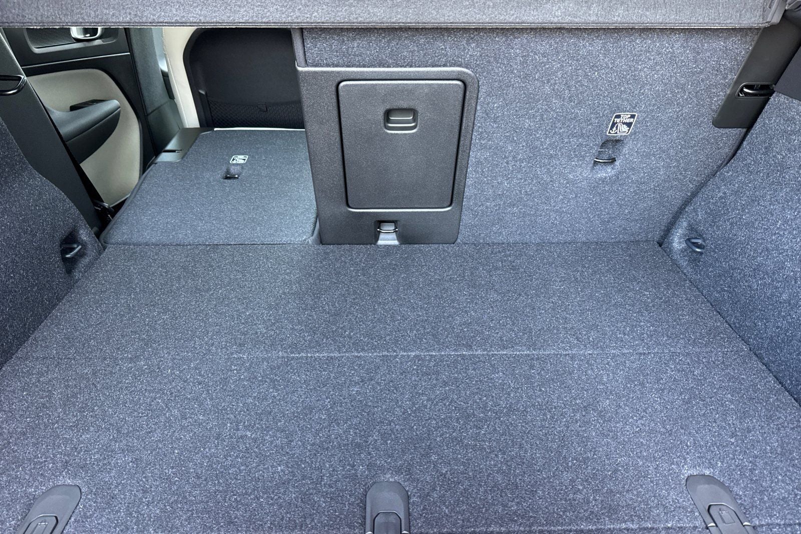 2026 Volvo XC40 B5 Ultra