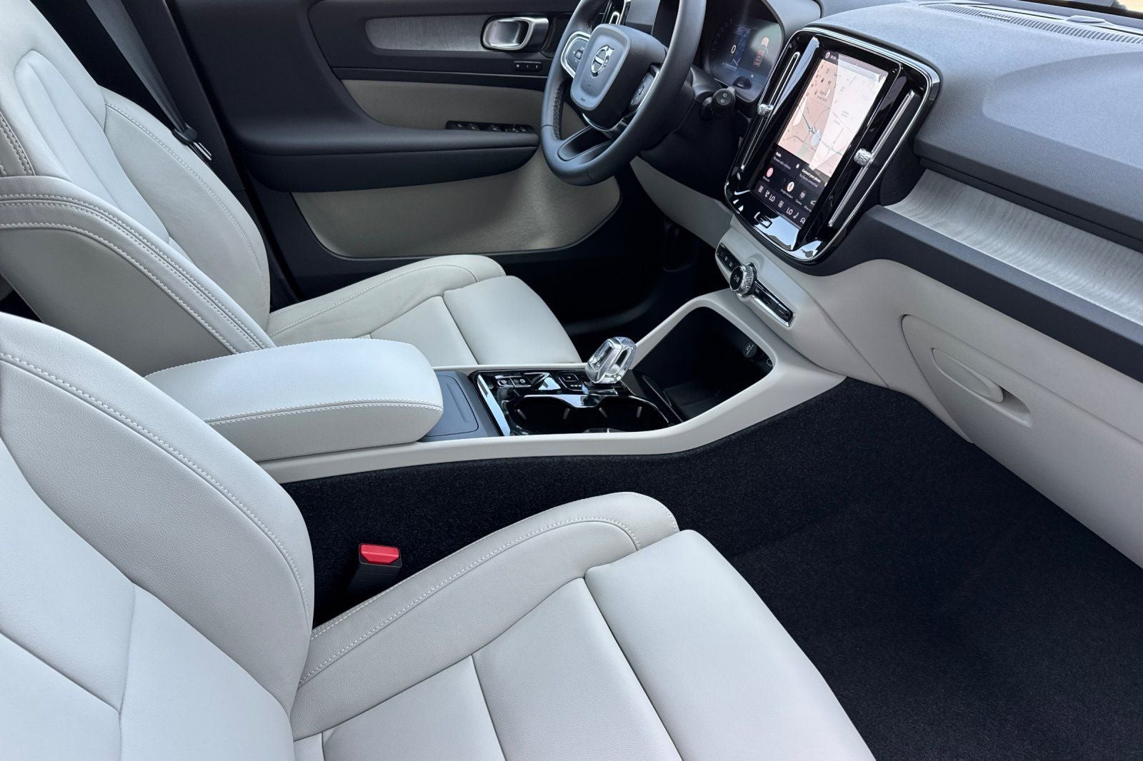 2026 Volvo XC40 B5 Ultra
