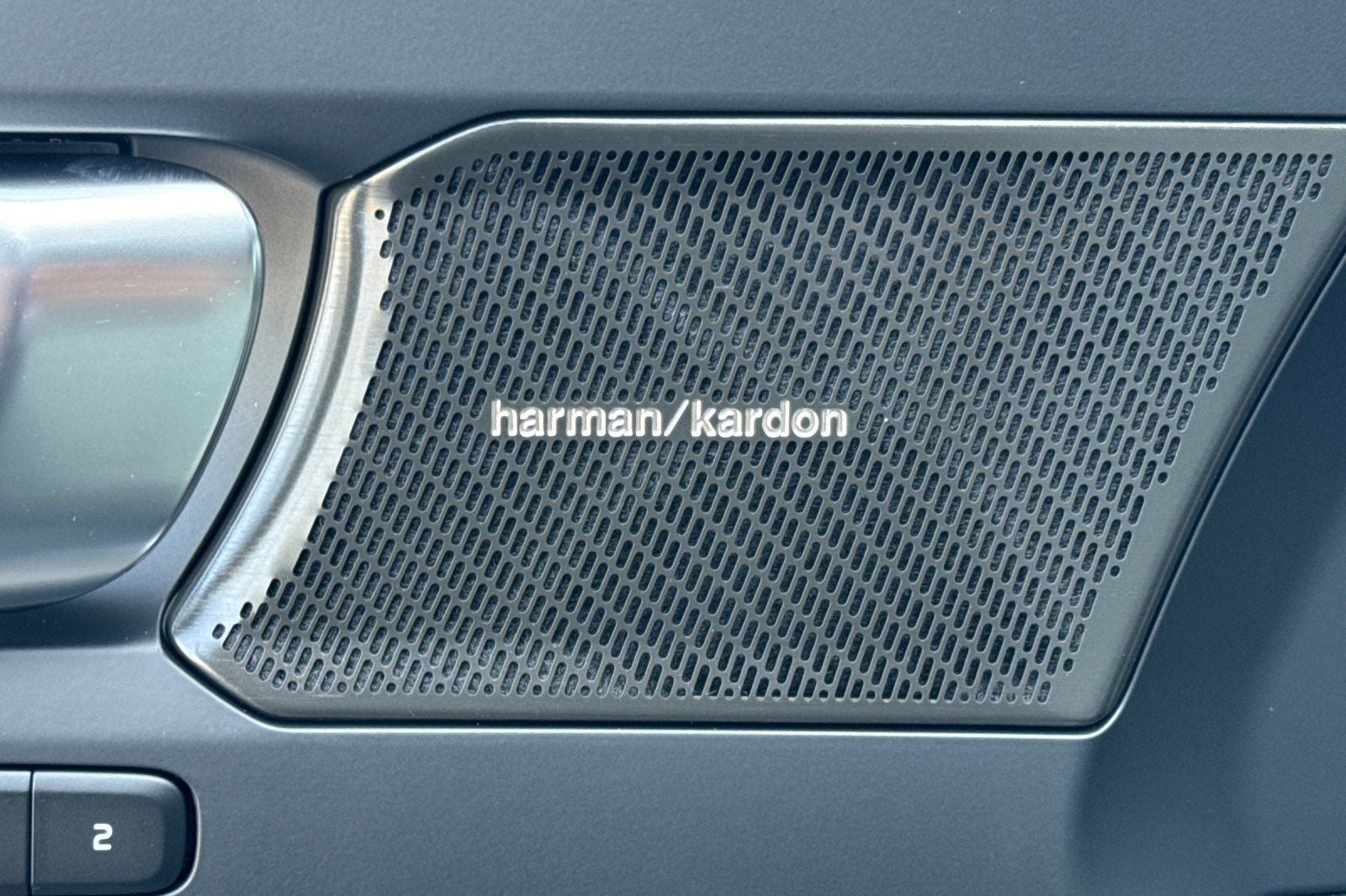 2026 Volvo XC40 B5 Ultra