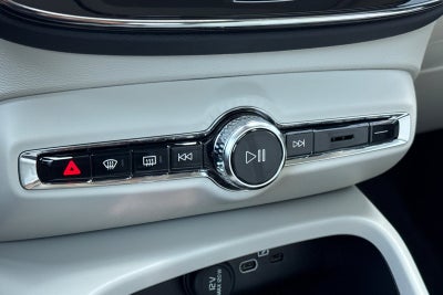 2026 Volvo XC40 B5 Ultra