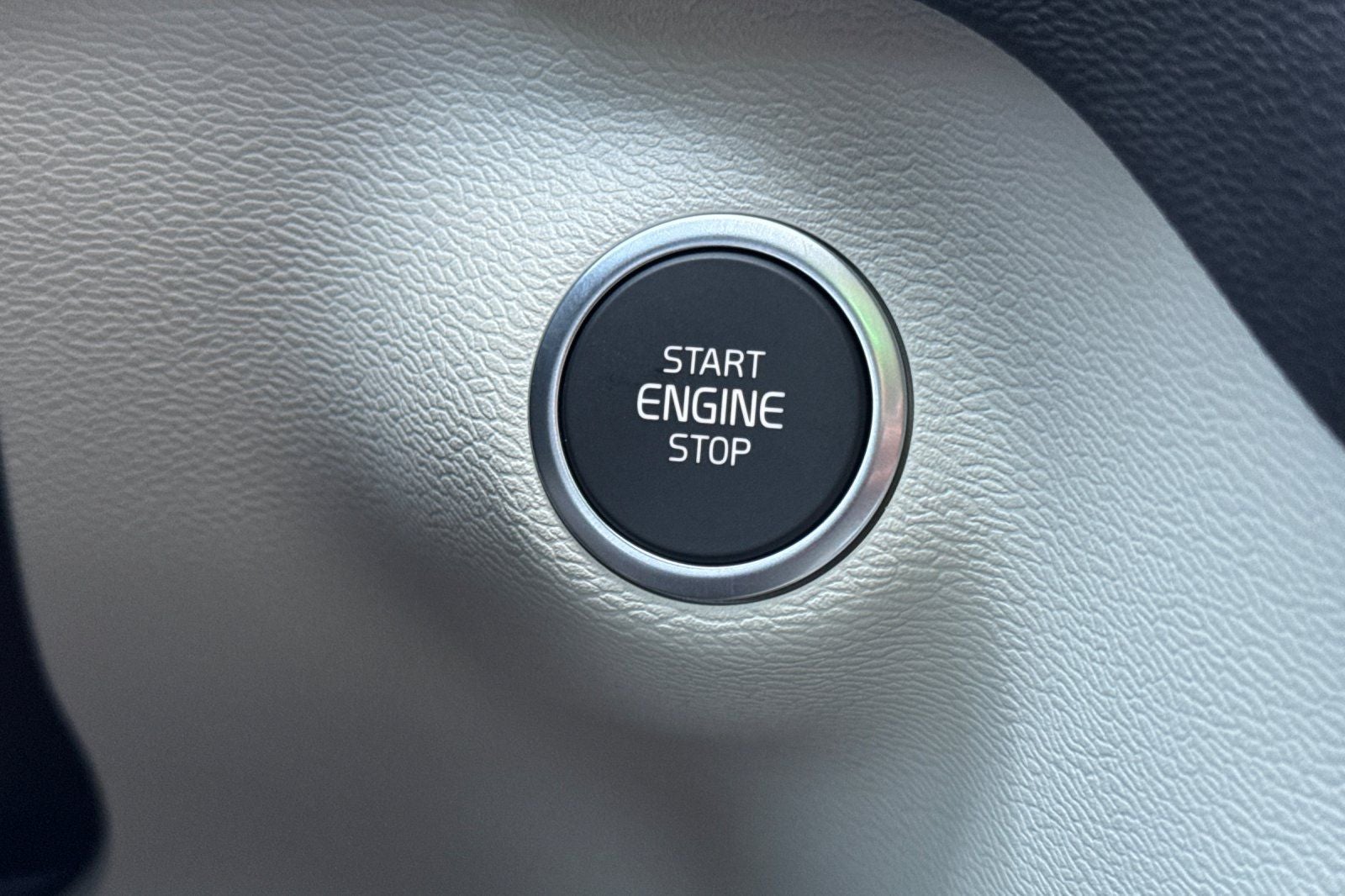 2026 Volvo XC40 B5 Ultra