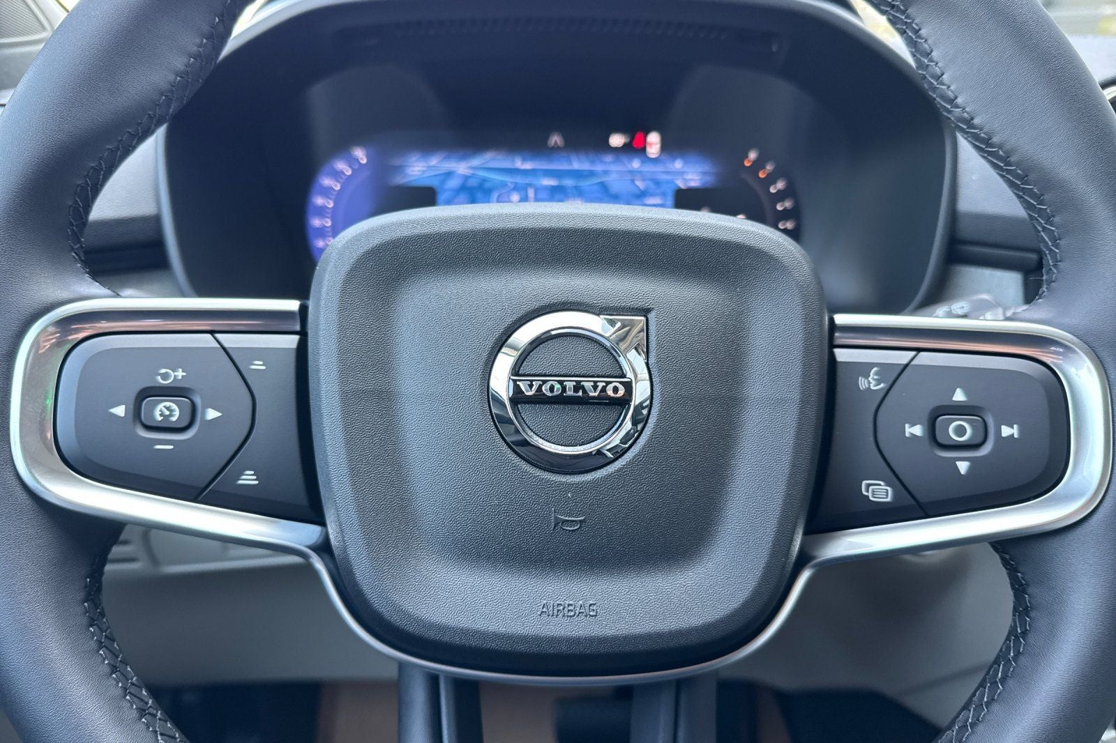 2026 Volvo XC40 B5 Ultra