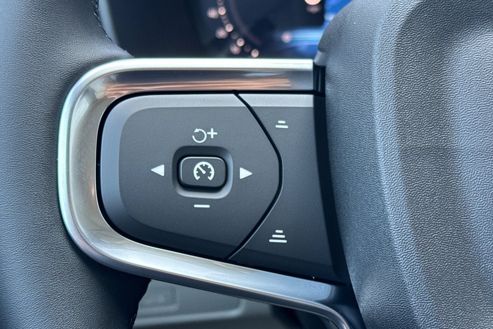 2026 Volvo XC40 B5 Ultra
