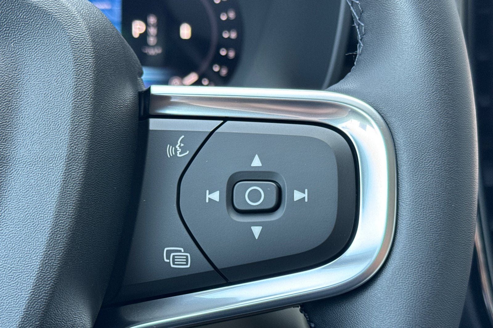 2026 Volvo XC40 B5 Ultra
