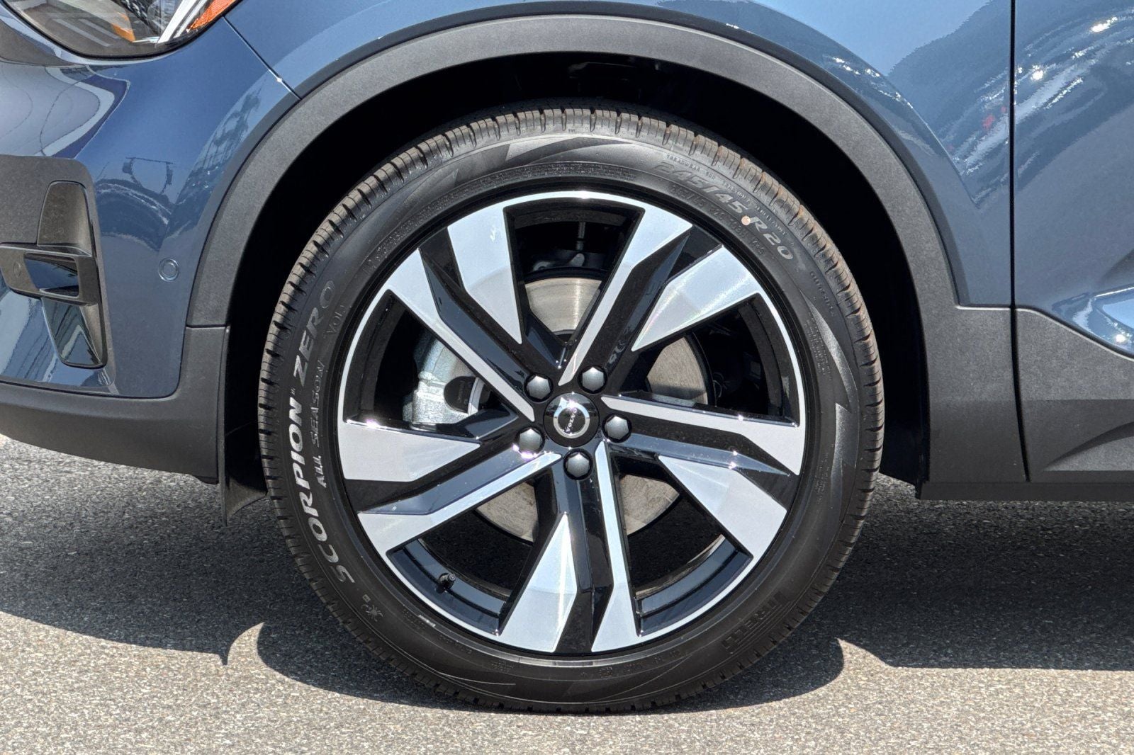 2026 Volvo XC40 B5 Ultra