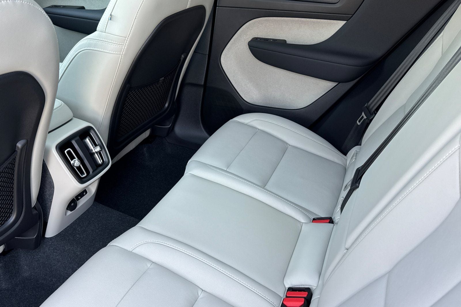 2024 Volvo XC40 Ultimate