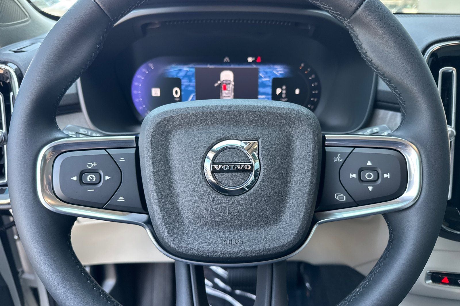 2024 Volvo XC40 Ultimate