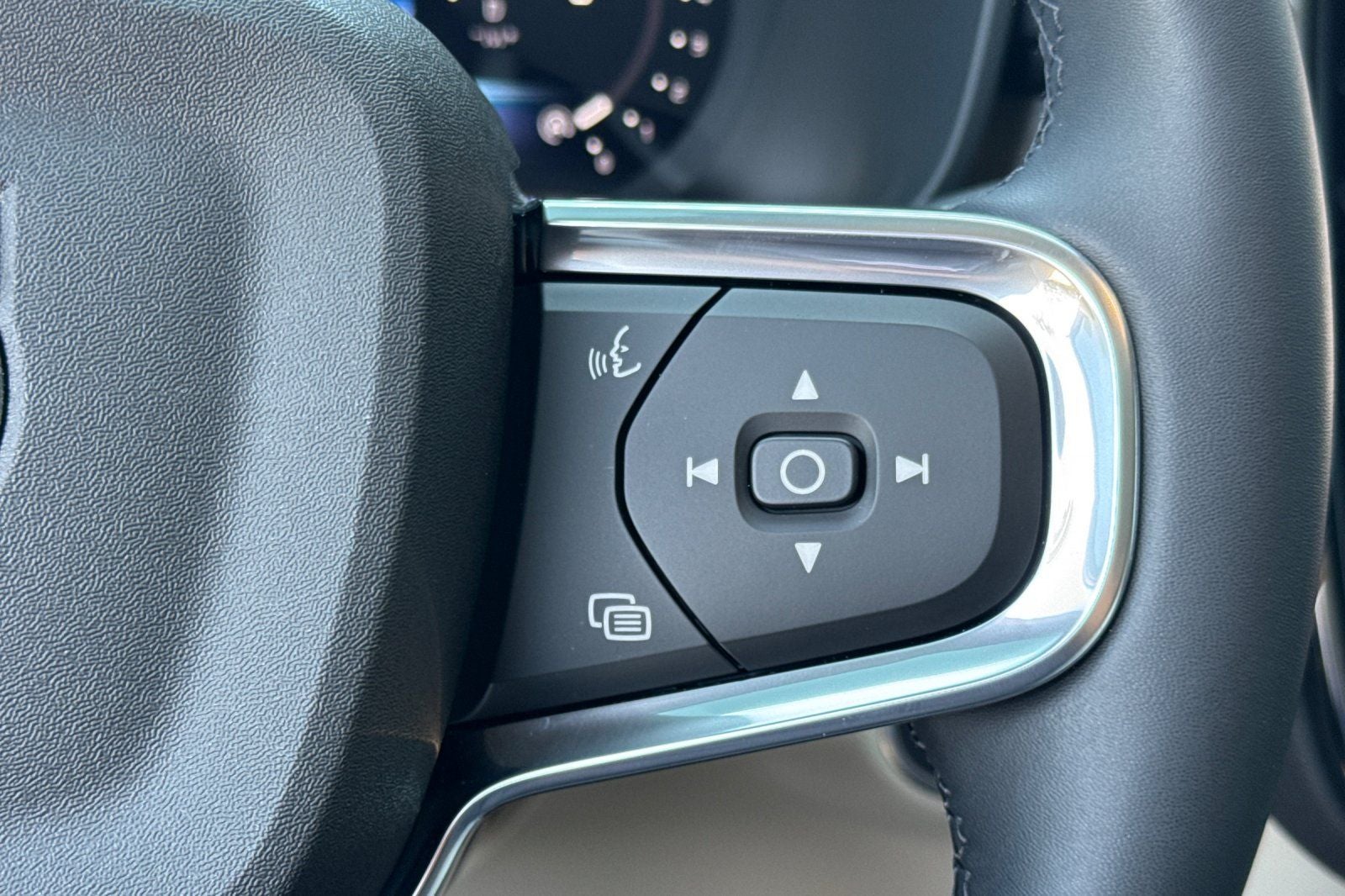 2024 Volvo XC40 Ultimate