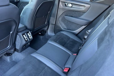 2023 Volvo XC40 B5 Plus Dark Theme