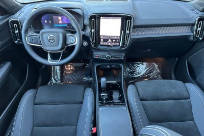 2023 Volvo XC40 B5 Plus Dark Theme
