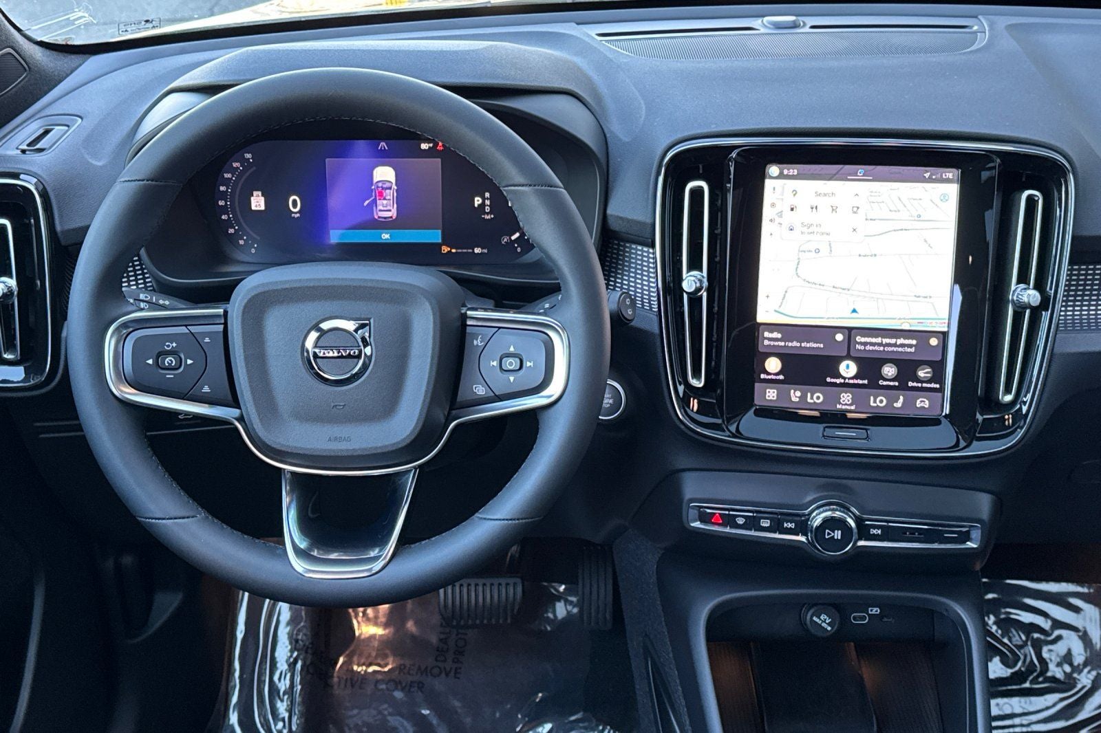 2023 Volvo XC40 B5 Plus Dark Theme