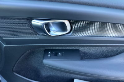 2023 Volvo XC40 B5 Plus Dark Theme