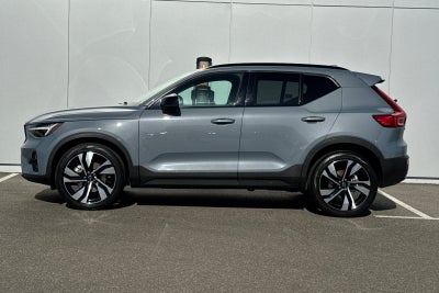 2023 Volvo XC40 B5 Plus Dark Theme