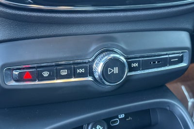 2023 Volvo XC40 B5 Plus Dark Theme