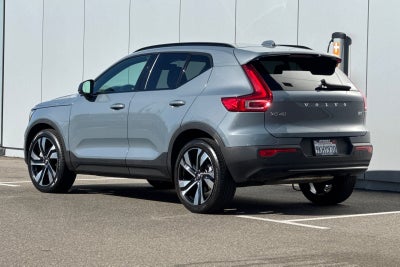 2023 Volvo XC40 B5 Plus Dark Theme