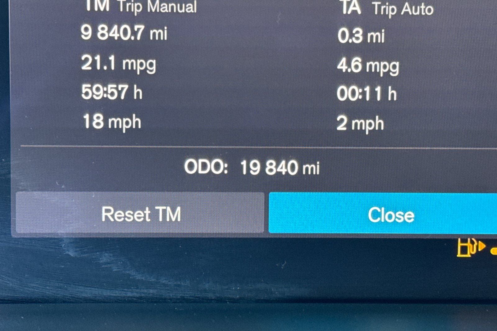 2023 Volvo XC40 B5 Plus Dark Theme