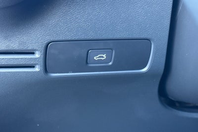 2023 Volvo XC40 B5 Plus Dark Theme