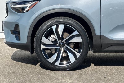 2023 Volvo XC40 B5 Plus Dark Theme