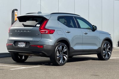 2023 Volvo XC40 B5 Plus Dark Theme